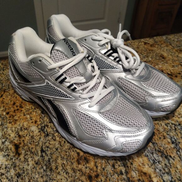 Reebok Pheehan Running Shoe 1AP506 Men’s Size 9 4E Silver Foil With Black/White main image 11